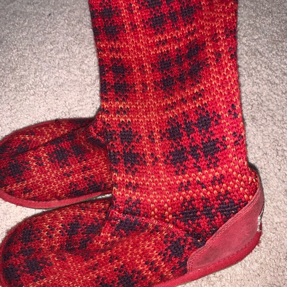 Red uggs - Picture 3 of 4